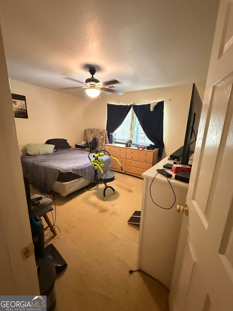 Photo 5 of 305 Townview Drive