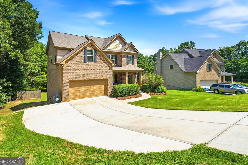 Photo 5 of 905 Maple Creek Court