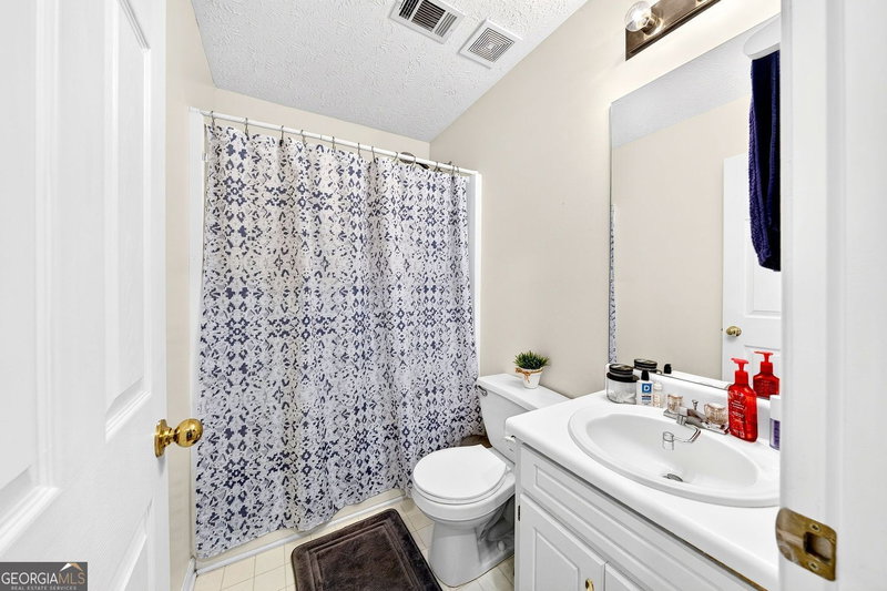 Photo 17 of 802 Windsor Drive