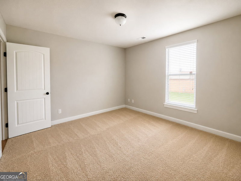 Photo 11 of 835 Lorrimont Lane