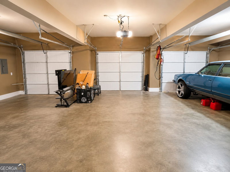 Photo 13 of 835 Lorrimont Lane