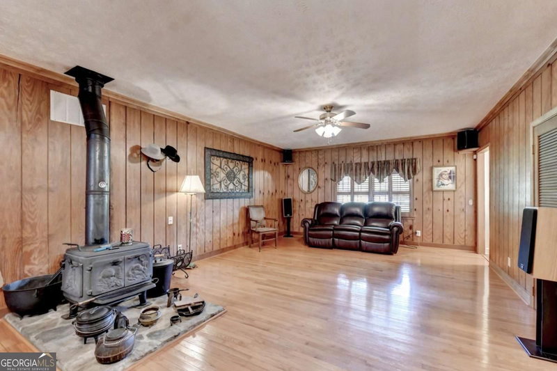 Photo 4 of 1889 Ridgedale Drive