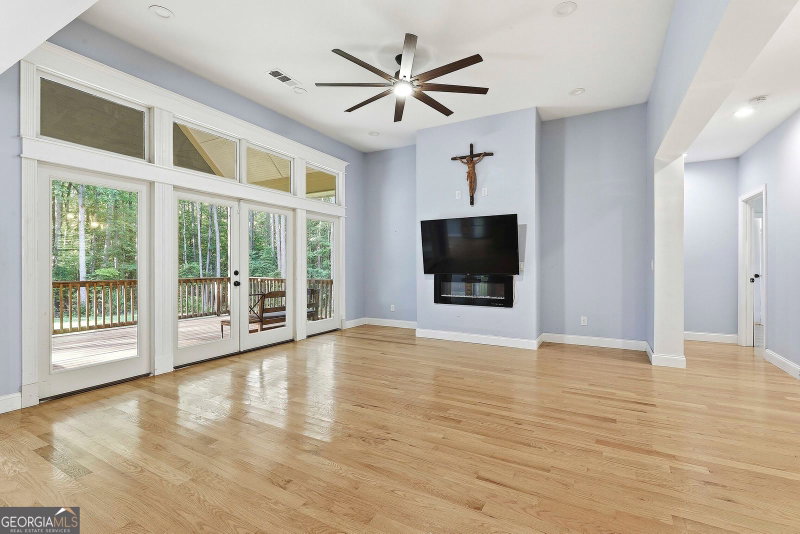 Photo 19 of 215 Kingswood Lane