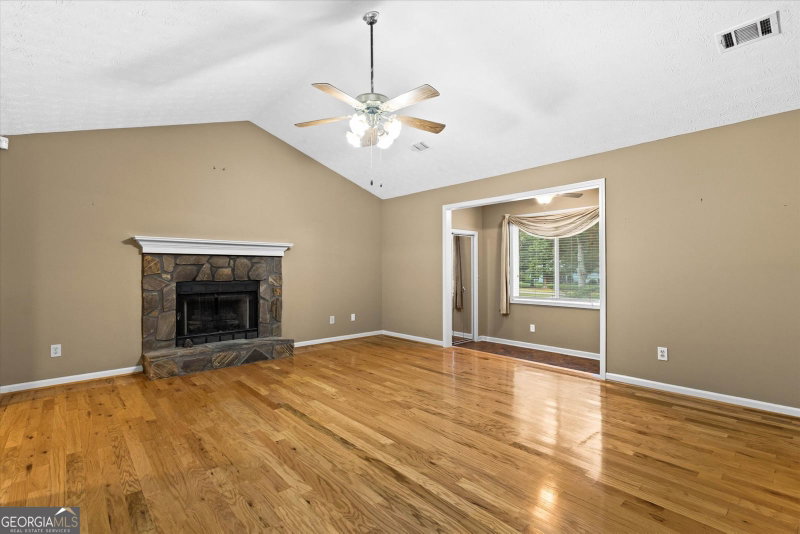 Photo 12 of 842 Twin Oaks Drive