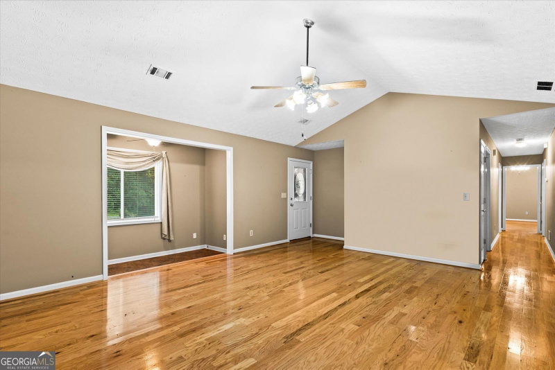 Photo 13 of 842 Twin Oaks Drive