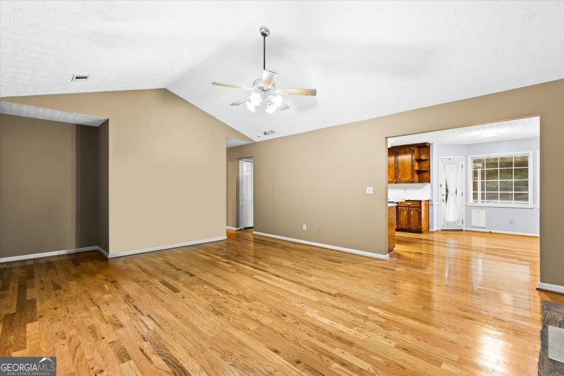 Photo 14 of 842 Twin Oaks Drive
