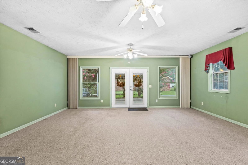 Photo 16 of 842 Twin Oaks Drive