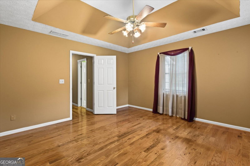 Photo 18 of 842 Twin Oaks Drive