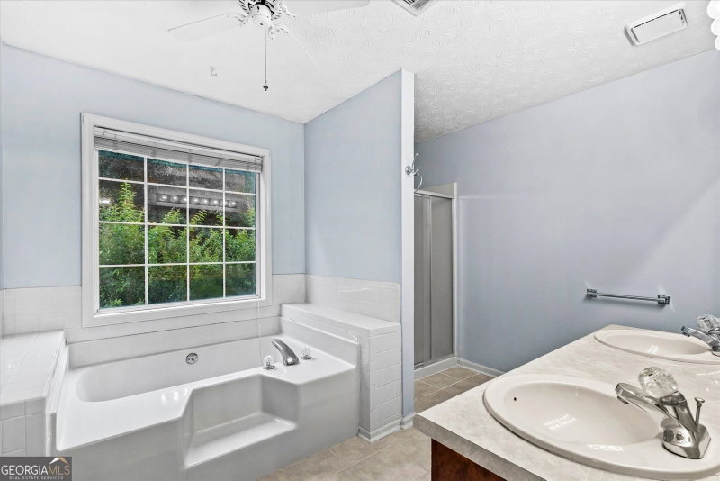 Photo 19 of 842 Twin Oaks Drive
