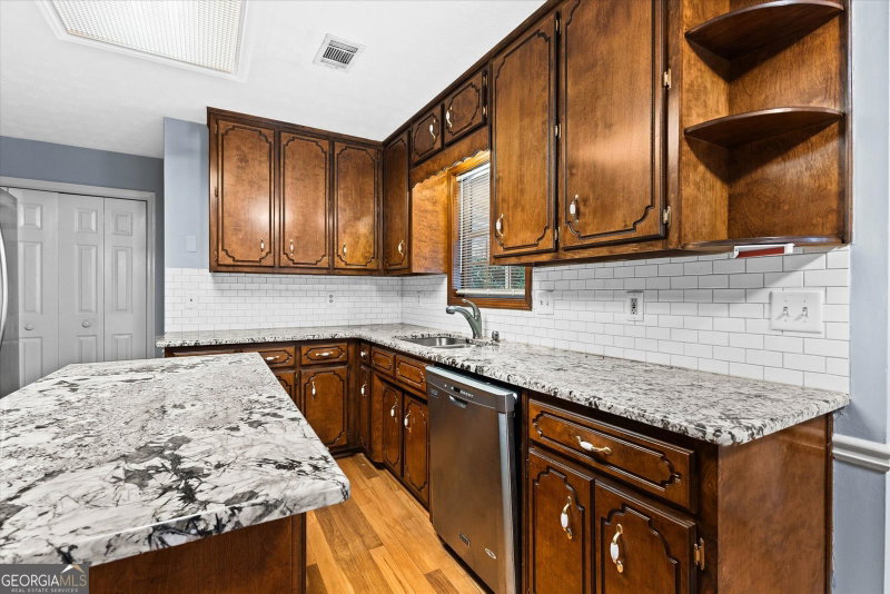 Photo 10 of 842 Twin Oaks Drive