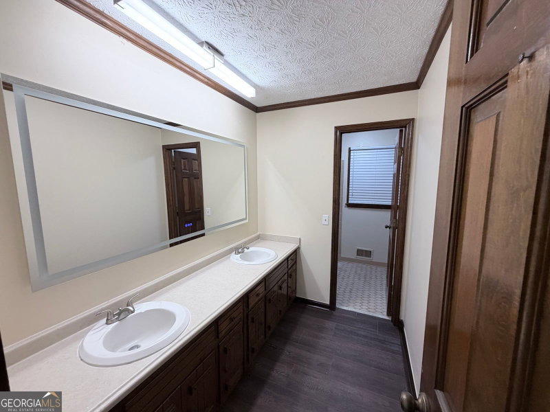 Photo 25 of 1912 Wildwood Court SW