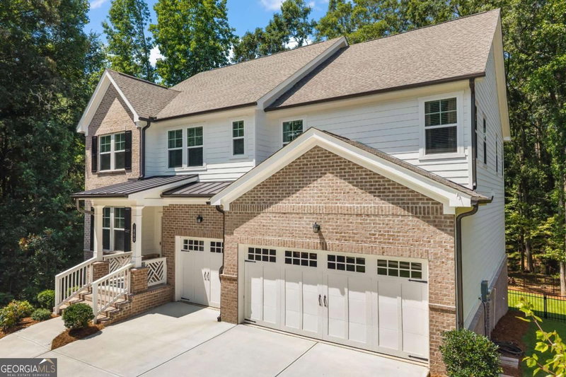1880 Sycamore Circle