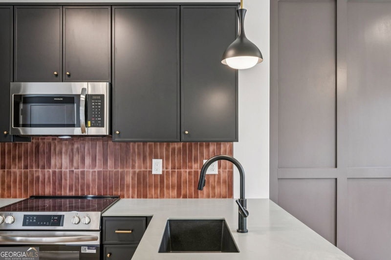 Photo 12 of 1160 Boulevard SE #10