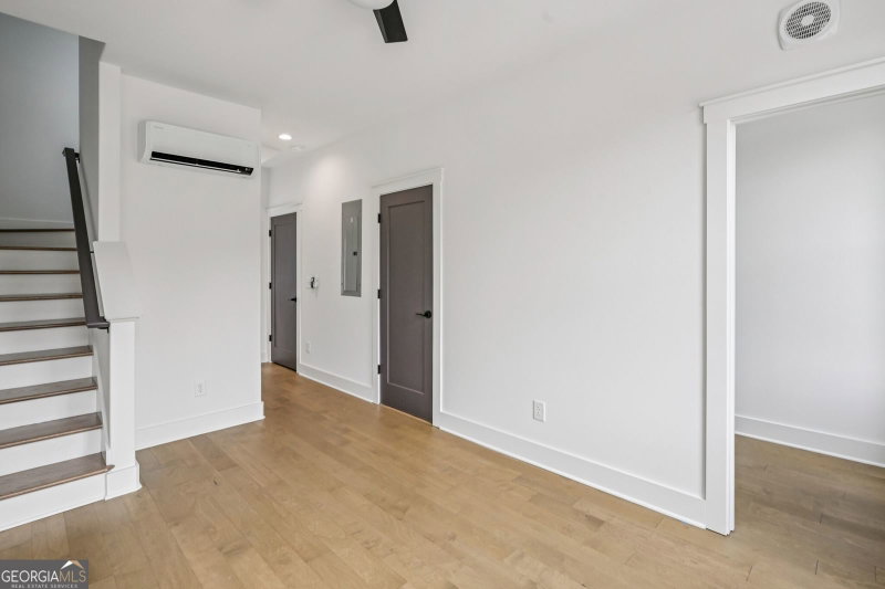 Photo 16 of 1160 Boulevard SE #10