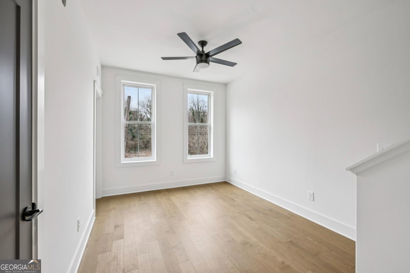 Photo 18 of 1160 Boulevard SE #10