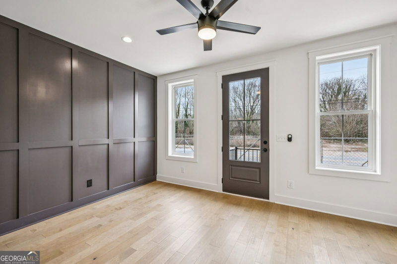Photo 4 of 1160 Boulevard SE #10
