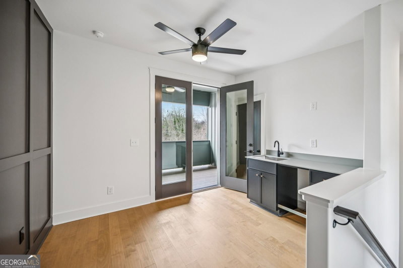 Photo 25 of 1160 Boulevard SE #10