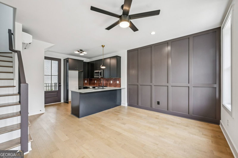 Photo 6 of 1160 Boulevard SE #10
