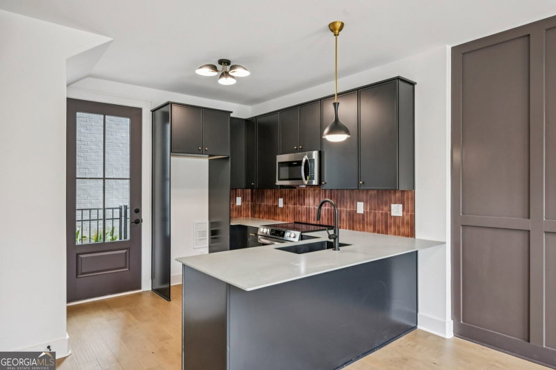 Photo 10 of 1160 Boulevard SE #10