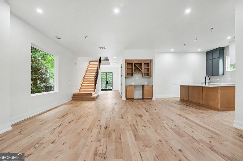 Photo 8 of 12 Montgomery Street NE