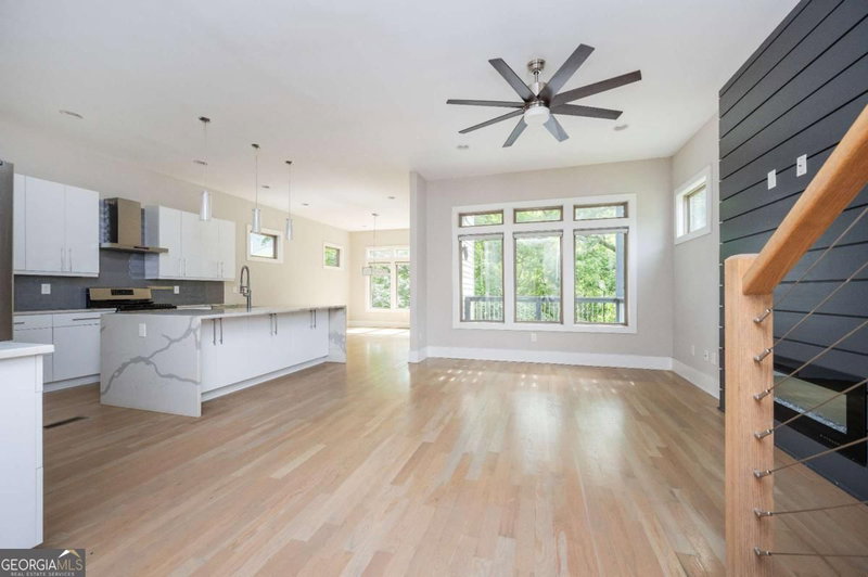 Photo 9 of 406 E Side Avenue SE