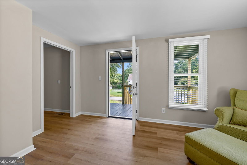 Photo 13 of 51 E Jones Street