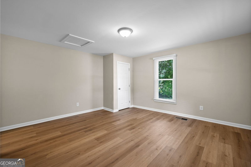 Photo 17 of 51 E Jones Street