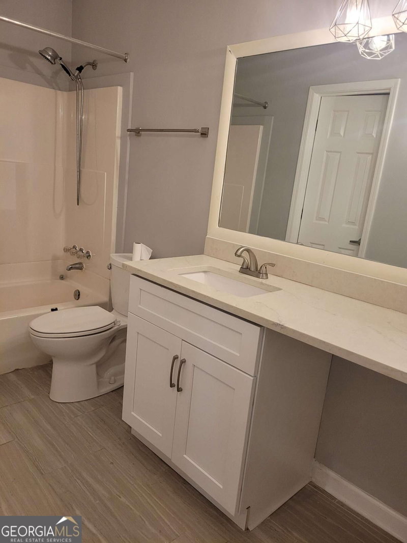 Photo 11 of 3923 Woodridge Way