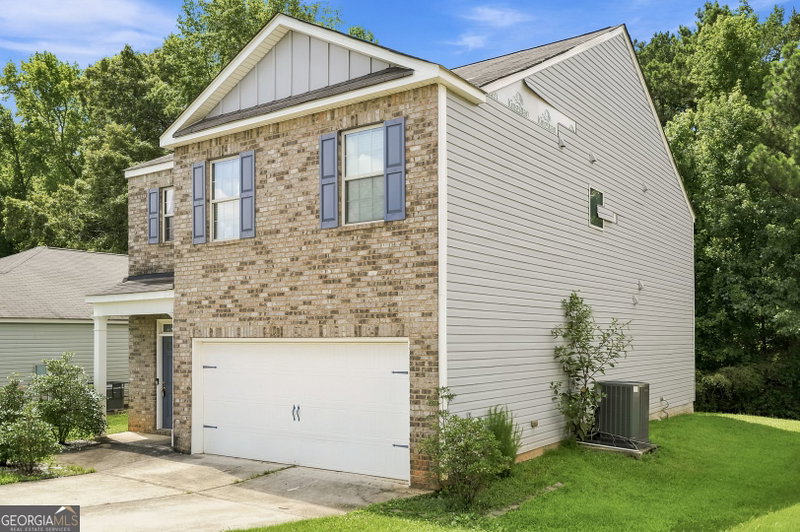 Photo 2 of 2024 S Sawgrass Drive E