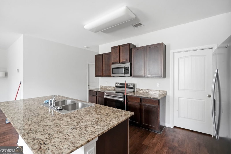 Photo 12 of 2024 S Sawgrass Drive E