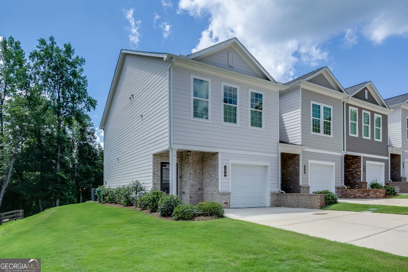 Photo 2 of 124 Greenview Court