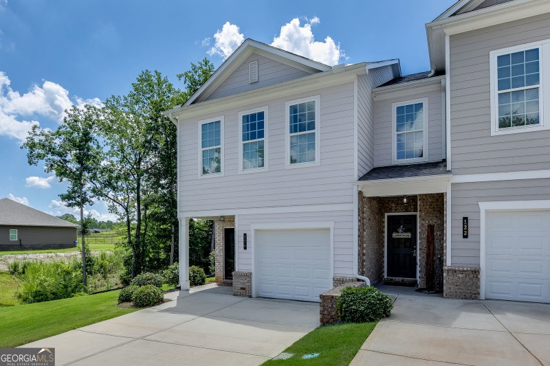 Photo 3 of 124 Greenview Court
