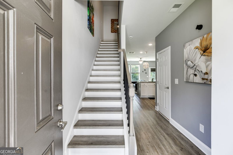 Photo 4 of 124 Greenview Court