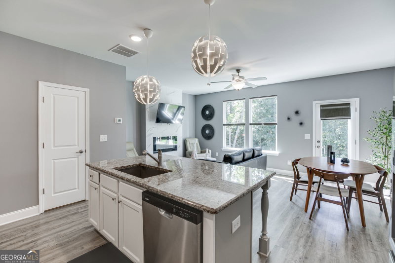 Photo 6 of 124 Greenview Court