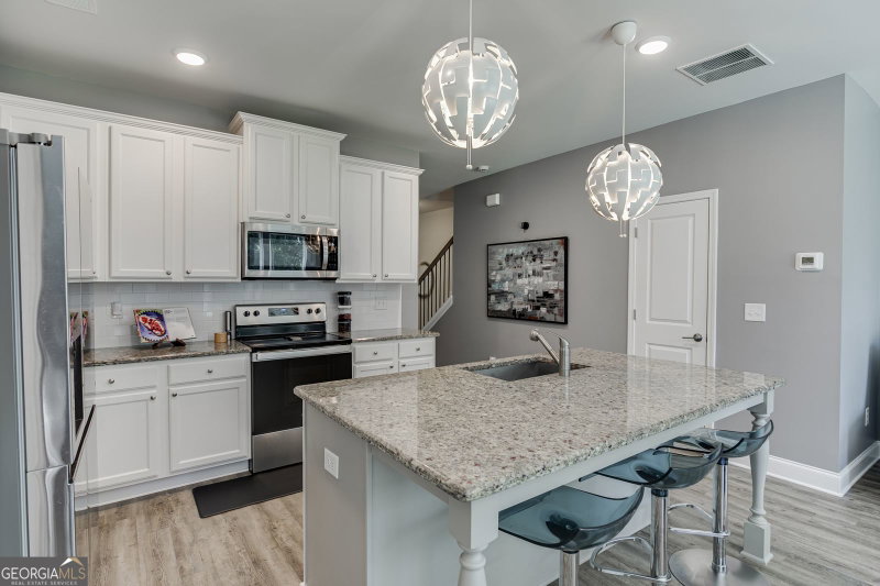 Photo 7 of 124 Greenview Court