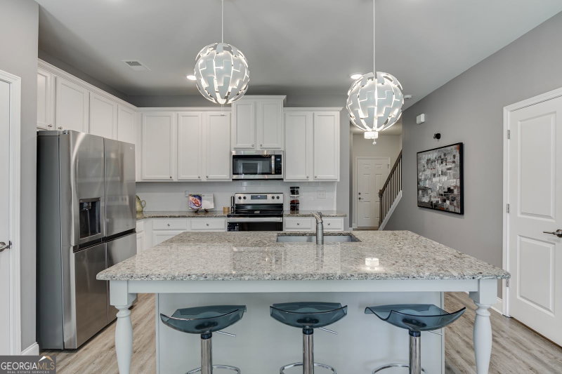 Photo 8 of 124 Greenview Court