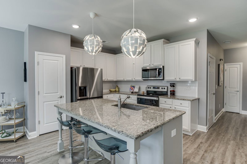 Photo 9 of 124 Greenview Court