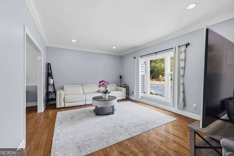 Photo 5 of 8 Vernon Glen Court