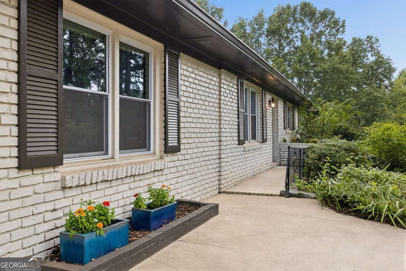 Photo 3 of 412 Derbyshire Drive