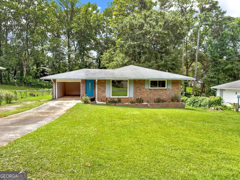 Photo 2 of 565 Wavelyn Way