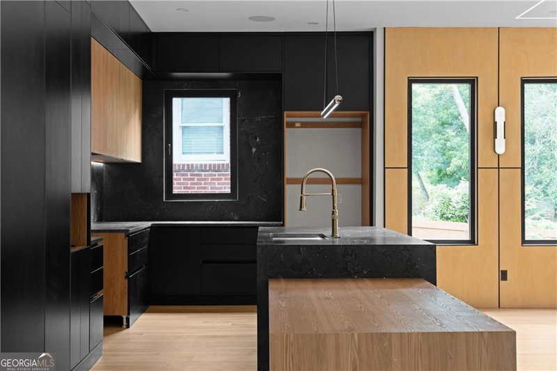 Photo 15 of 1666 S Gordon Street SW
