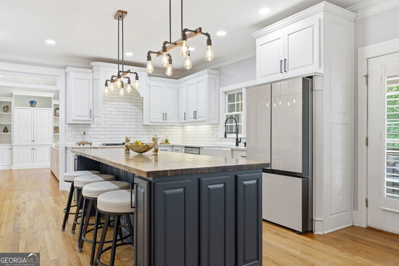 Photo 5 of 401 Maple Ridge Court
