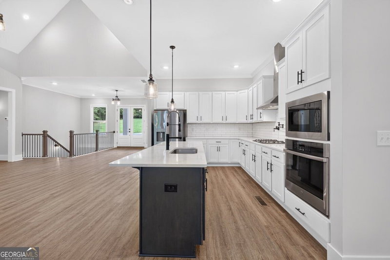 Photo 11 of 6052 Oak Hill Drive