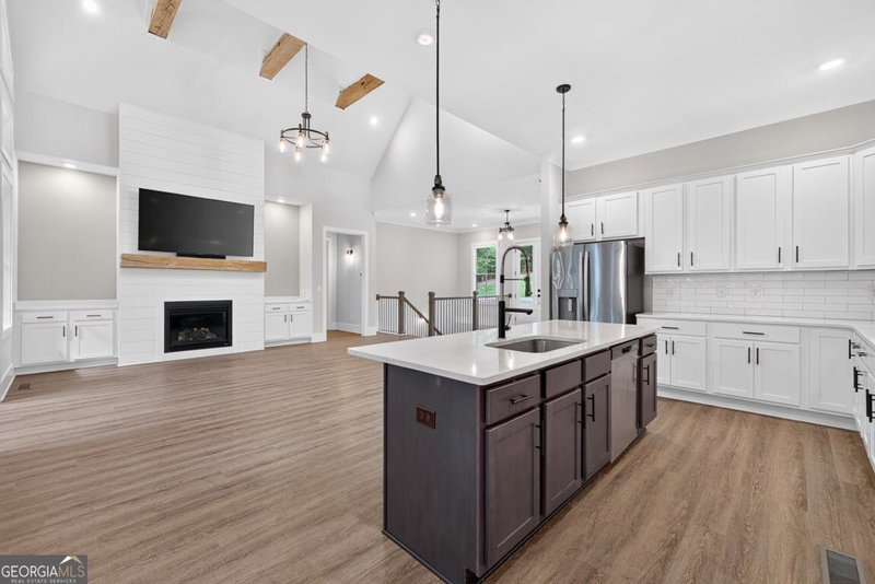Photo 12 of 6052 Oak Hill Drive
