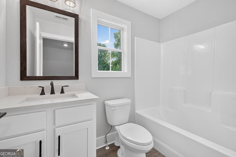 Photo 33 of 6052 Oak Hill Drive