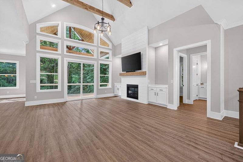 Photo 5 of 6052 Oak Hill Drive