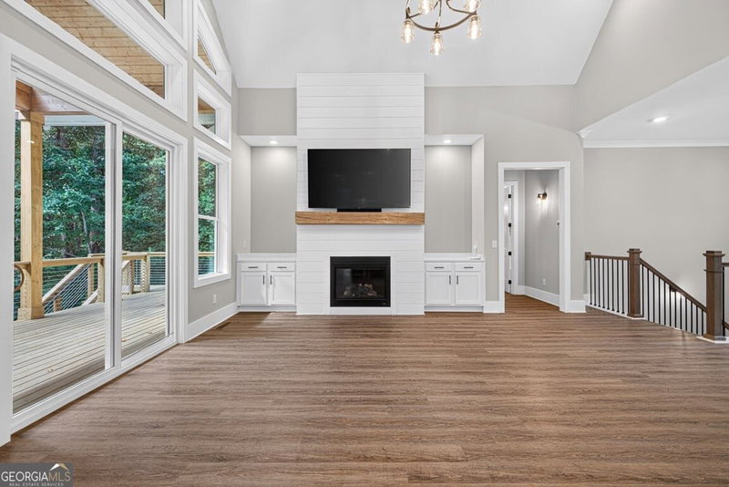 Photo 6 of 6052 Oak Hill Drive