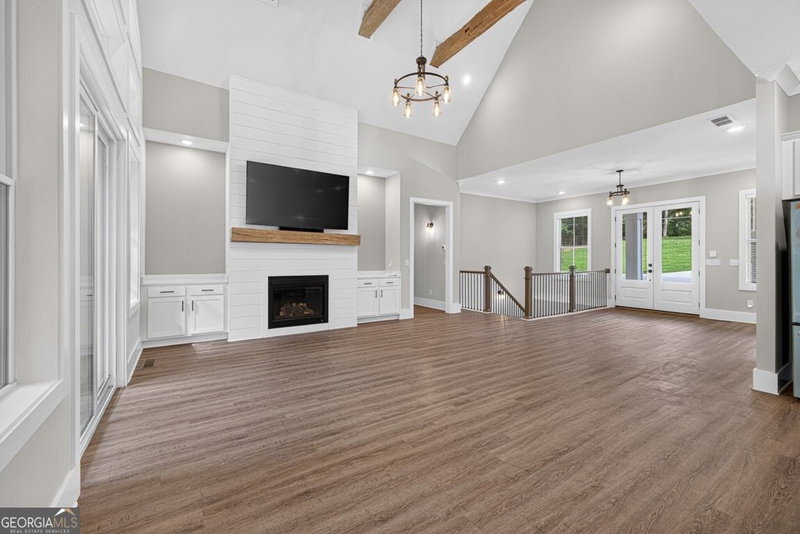 Photo 7 of 6052 Oak Hill Drive