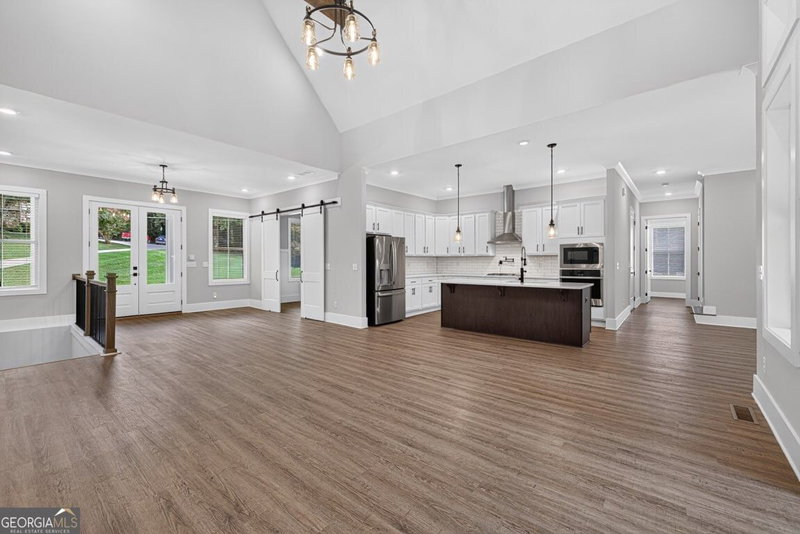 Photo 8 of 6052 Oak Hill Drive