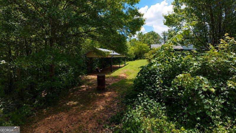 Photo 25 of 962 Willow Springs Road